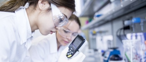orig laboratory assistants using pipette with digital display Getty909209676_470x200